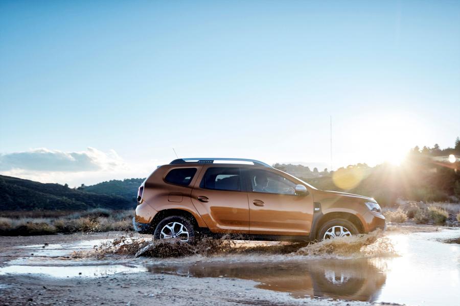  Dacia Duster 4WD 2018 года  (UK) (фото 2 из 9)